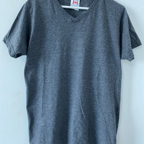 Men Medium T Shirt V Neck Canada - Picture 1 of 3